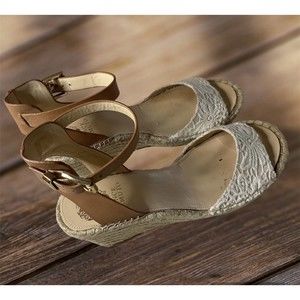 Vince Camuto Platform Wedge Sandal Women’s 9 1/2M Shoe Taupe Vp Tesa